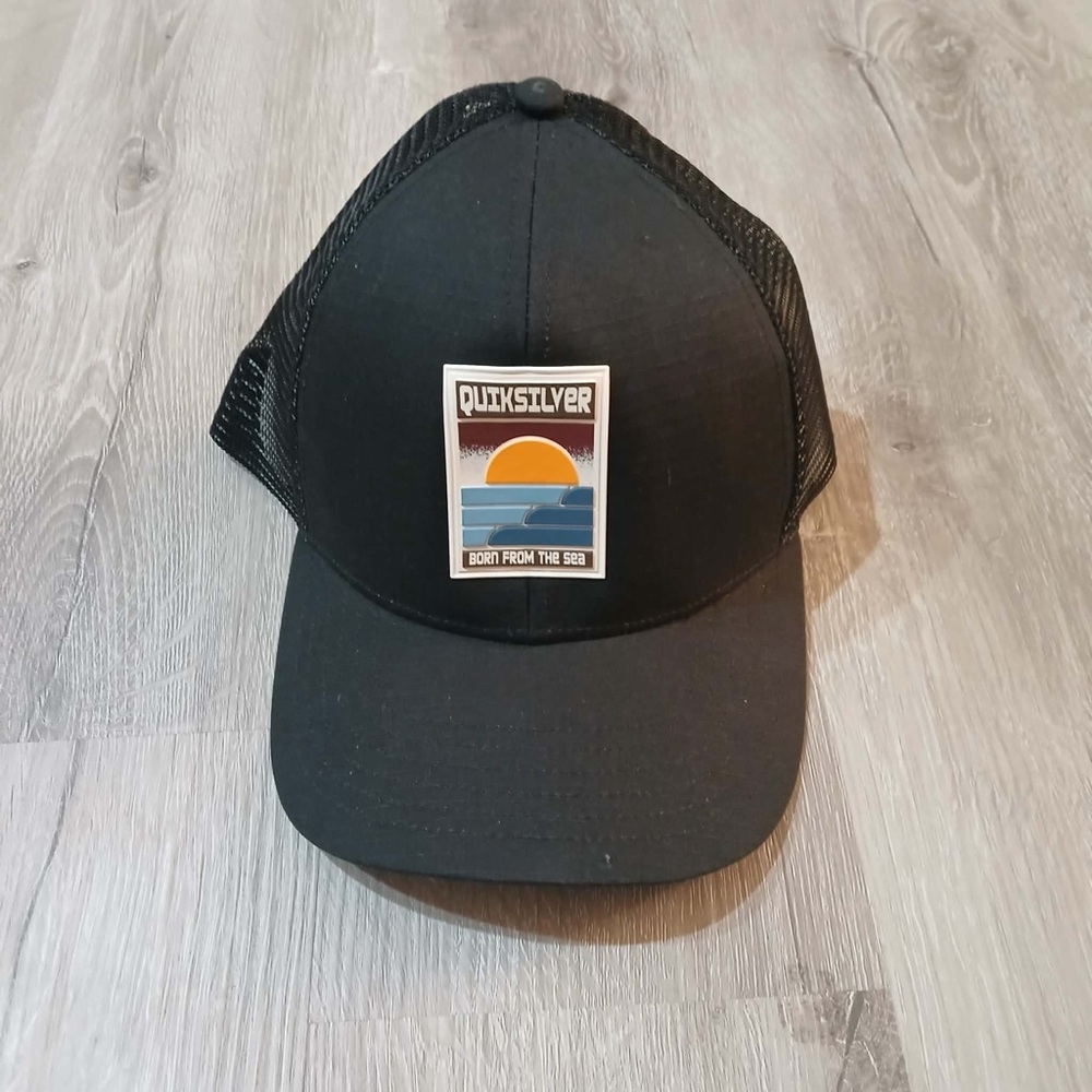 Quiksilver born from the sea black trucker hat